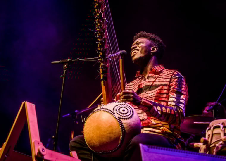 O cantor, compositor e multi-instrumentista africano estreia em Porto Alegre no sábado (21), acompanhado pelo seu quarteto