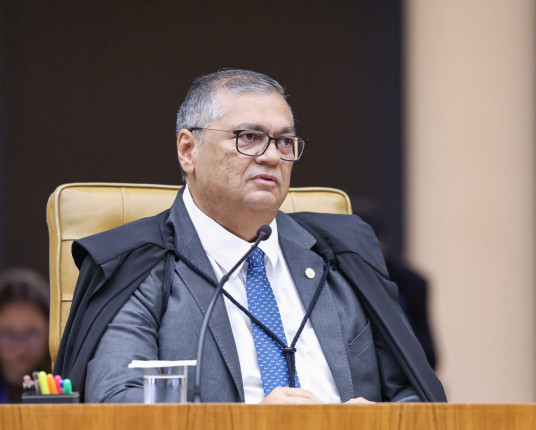 É proibido editar lei que reconheça validade de penduricalhos já pagos antes de 5/2, diz Dino