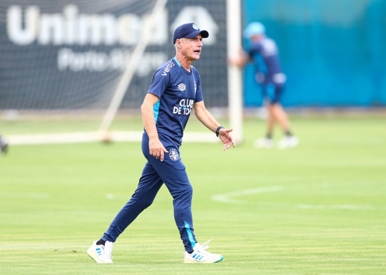 Técnico Luís Castro terá retornos importantes, mas também terá baixas