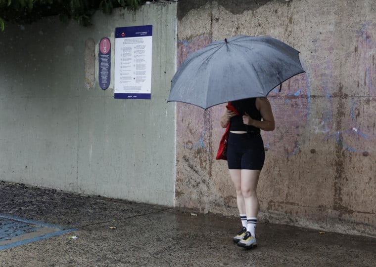A previsão para o Gre-Nal neste domingo (8), será de um clima ventoso, com rajadas moderadas de leste/sudeste por conta da baixa pressão no mar se distanciando da Costa