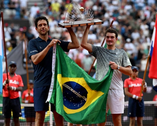 João Fonseca e Melo são campeões do Rio Open em jogo com presença de Agassi e na emoção