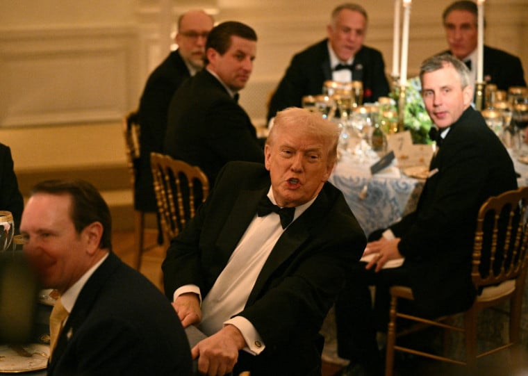  Trump fez o an&uacute;ncio durante jantar na Casa Branca ao lado de outros governadores