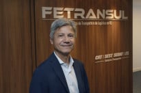 Francisco Cardoso - presidente Fetransul apresenta pesquisa com usuários sobre concessões rodoviárias - transporte rodoviário - logística - Caio Tomazeli - secretário de comunicação RS recebe documento dos empresários do setor