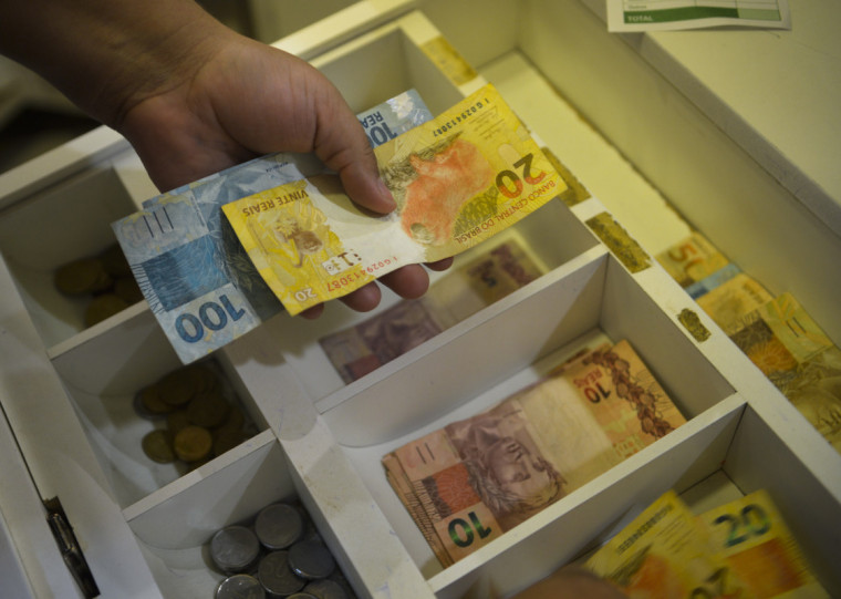 Mais de 400 mil das 1,7 milhões de empresas gaúchas entraram em 2026 inadimplentes, isso representa 28,94% do total de corporações do Estado