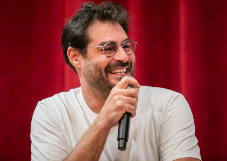 Montagem com leitura cênica da obra de Carlos Drummond de Andrade é atração no Teatro do Sesc Canoas