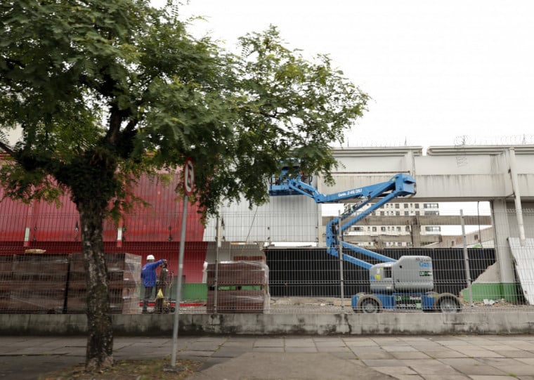 Obras do atacado Macromix na esquina das ruas Aureliano de Figueiredo Pinto e Mucio Teixeira - era endereço de supermercado Nacional