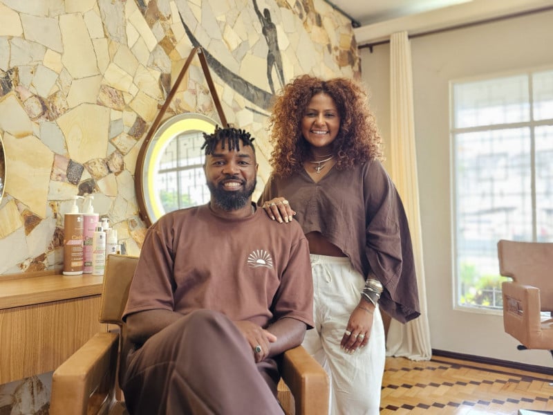 Diego L&iacute;ma e Larissa Oliveira s&atilde;o s&oacute;cios no Nalu Care<br />Foto: NATHAN LEMOS/JC