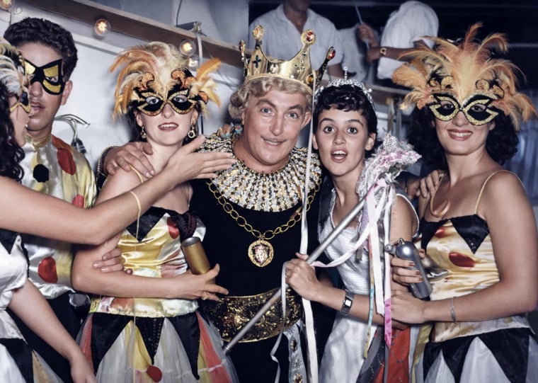 Carnavalesco, atleta, mobilizador esportivo e líder sindical, Vicente Ráo (1908-1972) inscreveu seu nome na história de Porto Alegre como o mais icônico rei momo da cidade durante 22 anos consecutivos de folia