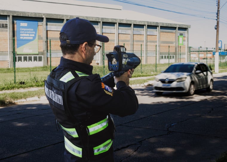 Agentes estarão posicionados em três vias da cidades; prefeitura garante ampla divulgação dos locais e visibilidade do radar