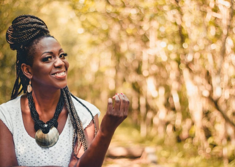 Projeto ocupa Travessa Rua dos Cataventos com roda de samba gratuita e participação de Glau Barros, celebrando Mês das Mulheres
