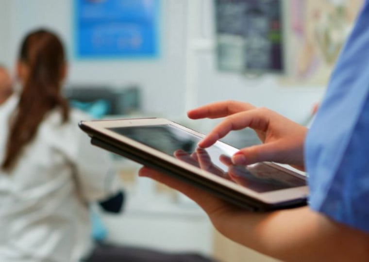 Profissionais relatam aumento de autodiagnósticos e discutem limites éticos e responsabilidades a partir do novo cenário