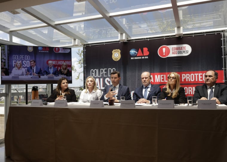 Comandaram a apresentação o presidente da OAB/RS, Leonardo Lamachia, e o chefe de Polícia do estado do Rio Grande do Sul, Heraldo Chaves Guerreiro