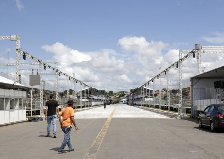 Escolas pisar&atilde;o na passarela do Complexo do Porto Seco para apresentar seus desfiles