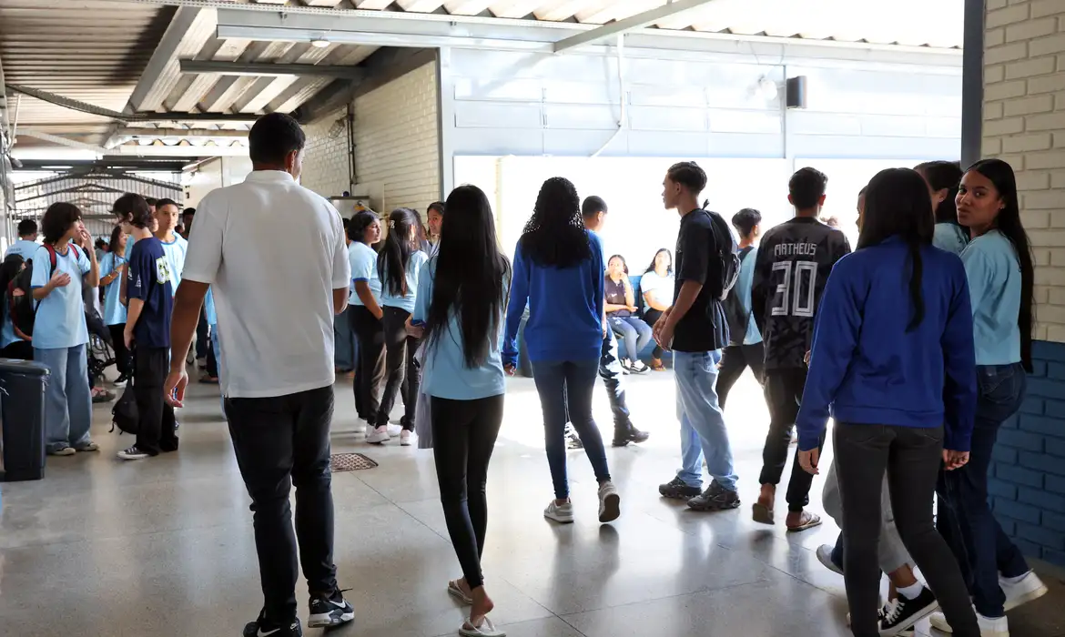 Nesta sexta-feira (27), é a vez dos estudantes nascidos em março e abril