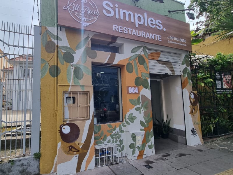 A fachada do Simples foi constru&iacute;da pelos artistas Filipe Harp e Ashanti Onwawoma<br />Foto: Dener Pedro/Especial/JC