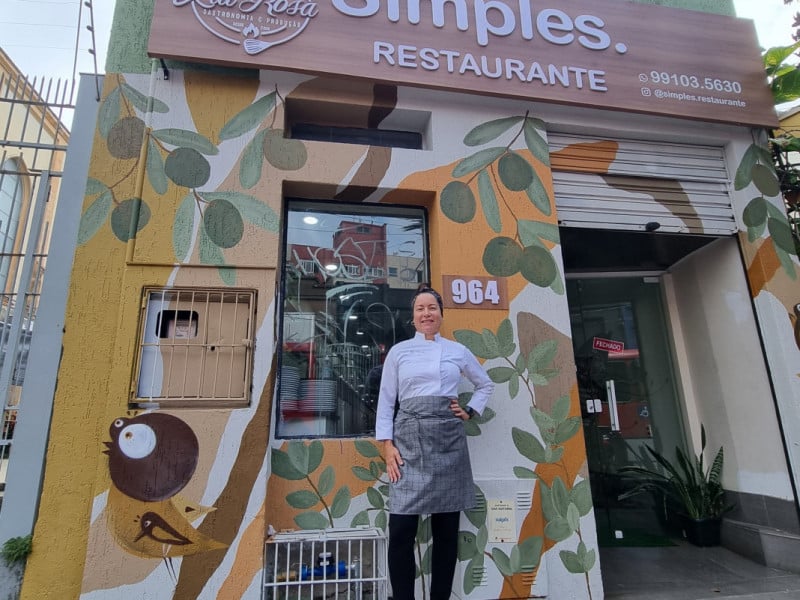 A chef Lili Rosa &eacute; a empreendedora &agrave; frete do Simples Restaurante<br />Foto: Dener Pedro/Especial/JC