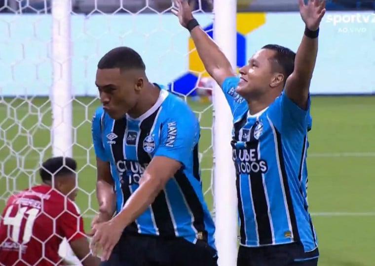 Grêmio encaminhou ampla vantagem para o Gre-Nal de volta, no próximo domingo, no Beira-Rio
