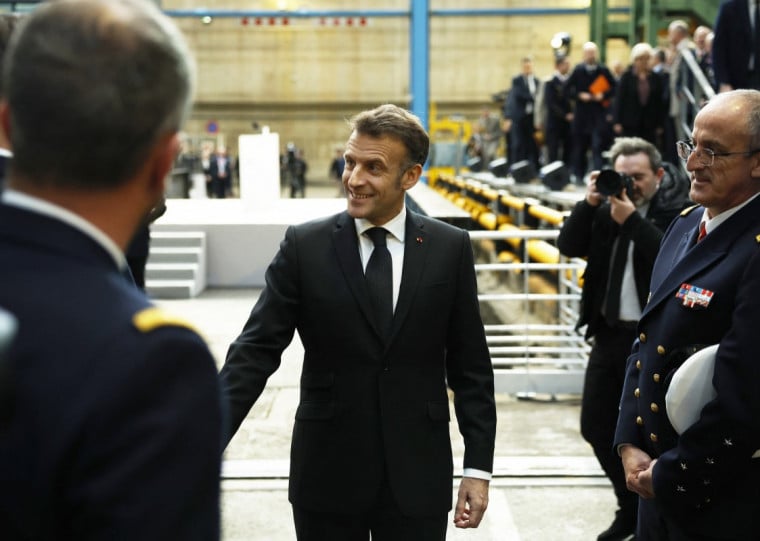 Macron discursou na base militar de Île Longue, no noroeste do país, nesta segunda