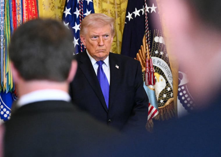  Secretário do Tesouro dos EUA, Scott Bessent, assentiu, afirmando que o presidente poderia impor tarifas e fazer o que quisesse