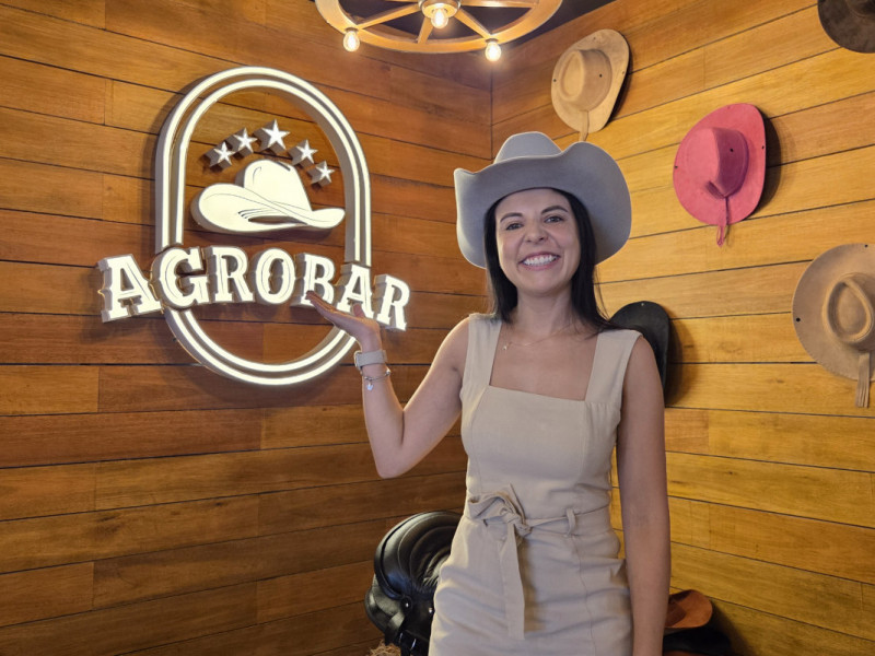 O espa&ccedil;o aposta na interatividade, com chap&eacute;us e cen&aacute;rios instagram&aacute;veis &agrave; disposi&ccedil;&atilde;o dos clientes<br />Foto: DENER PEDRO/ESPECIAL/JC