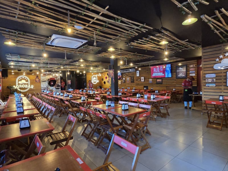O Agrobar comporta, em m&eacute;dia, 360 pessoas, considerando as &aacute;reas interna e externa<br />Foto: DENER PEDRO/ESPECIAL/JC