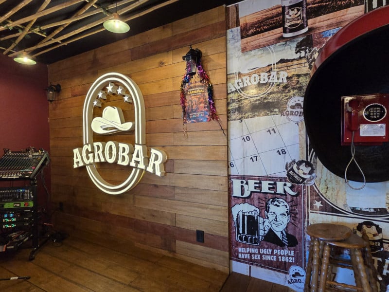 A casa funciona com m&uacute;sica ao vivo de ter&ccedil;a a domingo, com apresenta&ccedil;&otilde;es de artistas locais<br />Foto: DENER PEDRO/ESPECIAL/JC