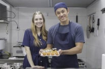 Jun Kobayashi e Fernanda da Costa Duarte estão à frente do Puro Sushi