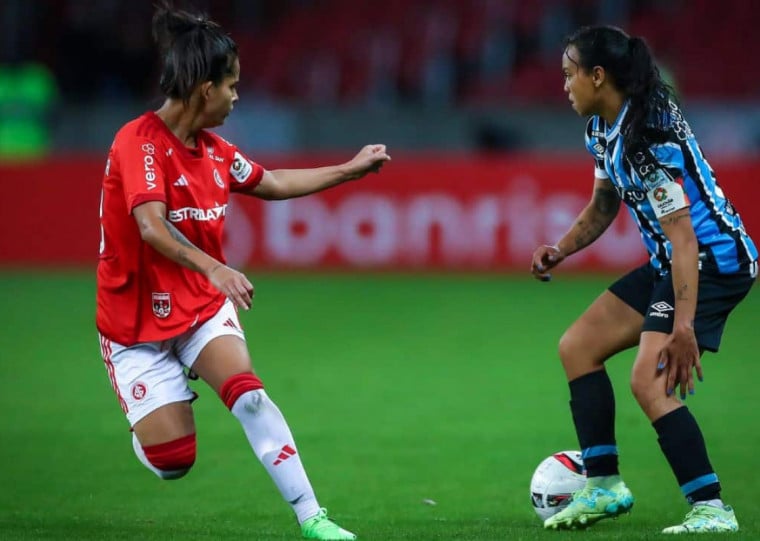 Entrada é gratuita e o torcedor poderá acompanhar atletas pioneiras dos dois clubes