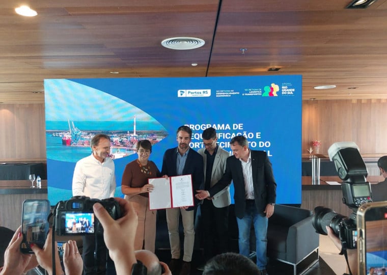 "Será um processo para garantirmos a manutenção continuada de toda a navegação no nosso Estado tanto quem faz a navegação interior, quanto para o canal de Rio Grande", reforça o dirigente.