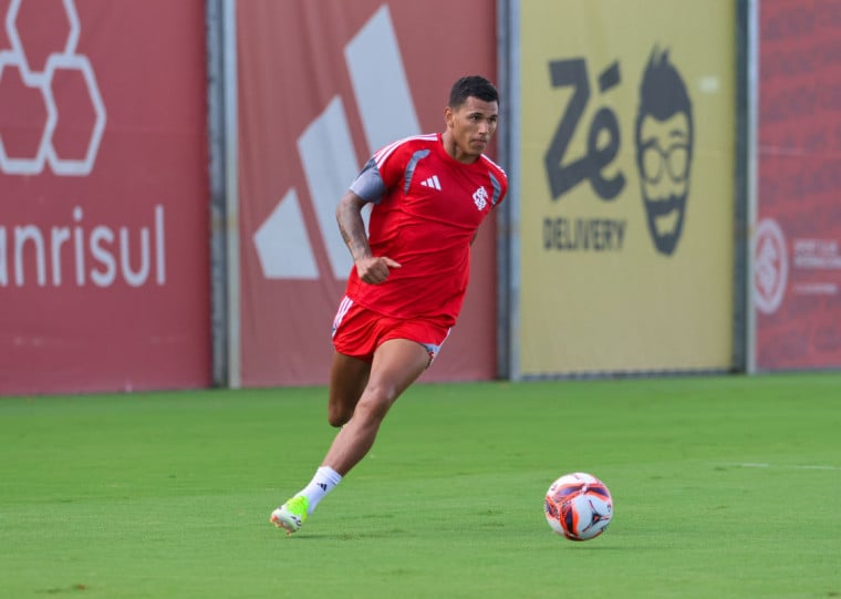 Lateral argentino chega como principal opção para aturar deslocado