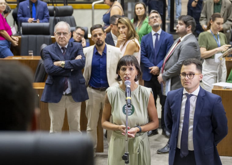 Parlamentares de oposição e da base governista se revezaram no microfone em dia de debates acalorados