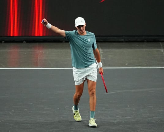 João Fonseca vence belga na estreia em Indian Wells e enfrenta russo em busca de revanche