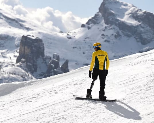 Paratlelta brasileiro do snowboard sofre acidente em treino