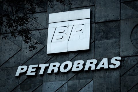Portos brasileiros ampliam capacidade para exportar petróleo do pré-sal, que bate recordes de produção