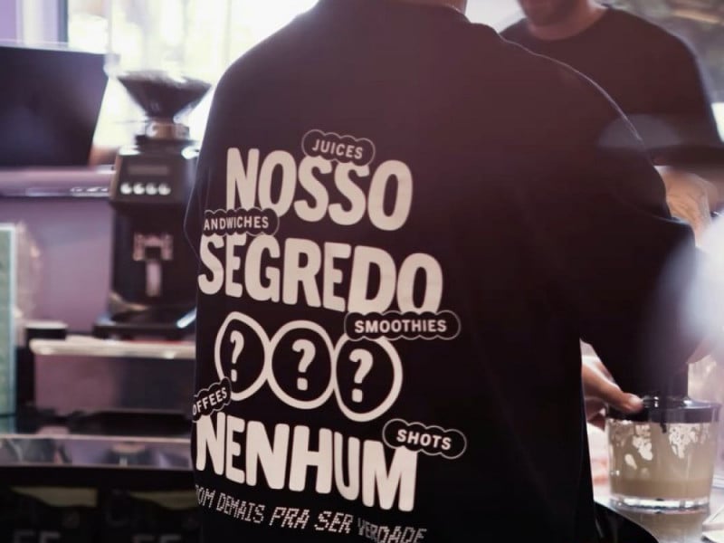 Os pratos s&atilde;o preparados em uma ilha no meio da opera&ccedil;&atilde;o para que a clientela acompanhe o processo<br />Foto: NOLIE/DIVULGA&Ccedil;&Atilde;O/JC