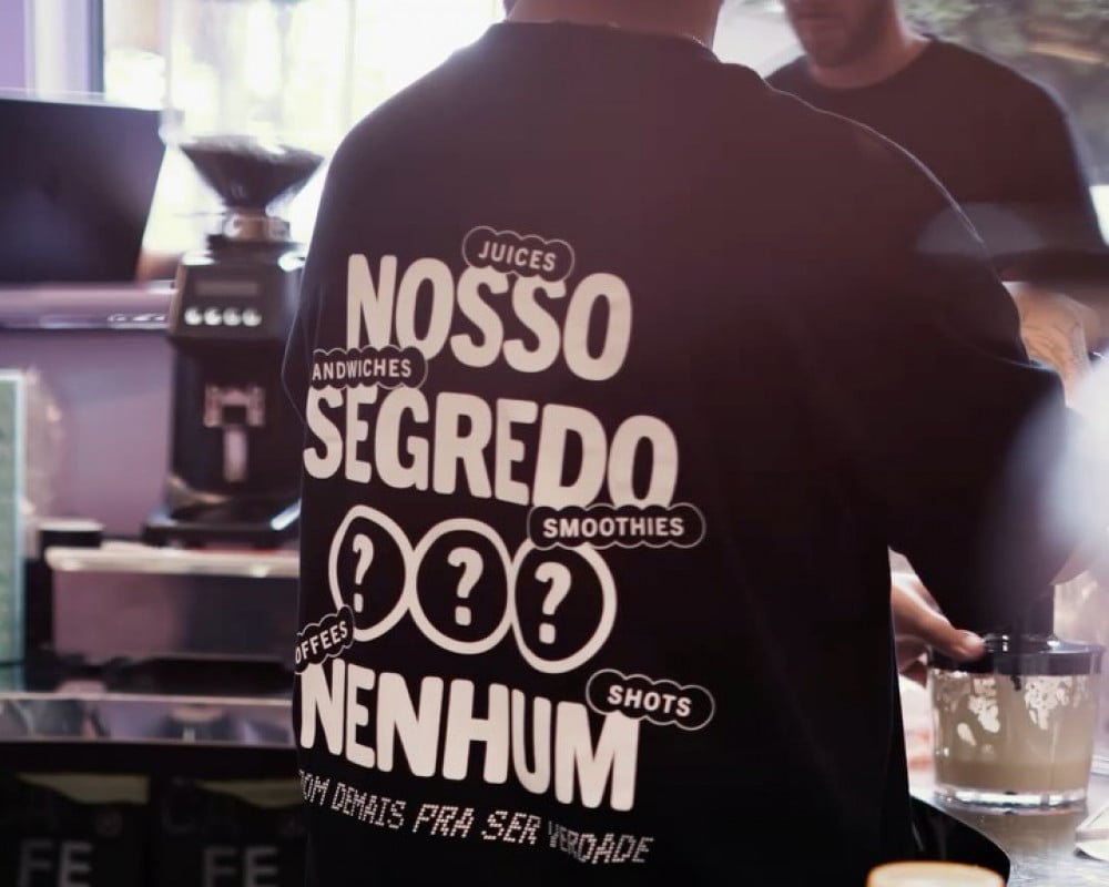 Os pratos s&atilde;o preparados em uma ilha no meio da opera&ccedil;&atilde;o para que a clientela acompanhe o processo | NOLIE/DIVULGA&Ccedil;&Atilde;O/JC