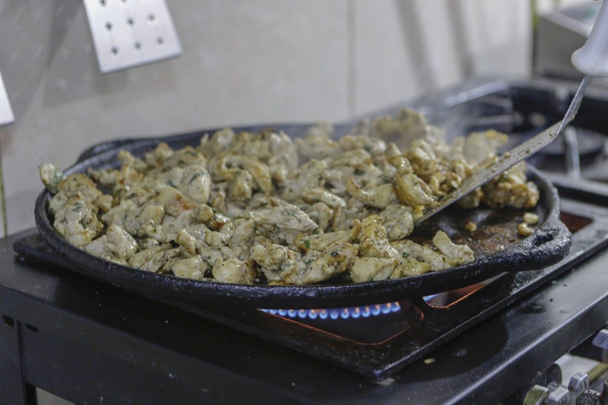 A cozinha do Mila y Birra passa a contar com um espa&ccedil;o dedicado somente ao delivery | FABIOLA CORREA/JC