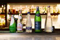 Seis rótulos fazem parte da carta, com águas que partem de R$ 20,00 e podem chegar a R$ 140,00