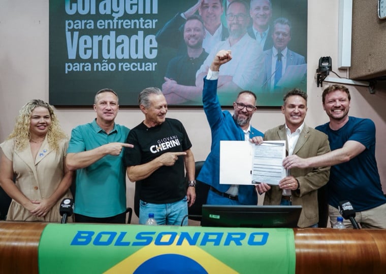 Ato de filiação do deputado Cláudio Branchieri ao PL ao lado do pré-candidato ao governo do Estado, Luciano Zucco, e outras lideranças da sigla