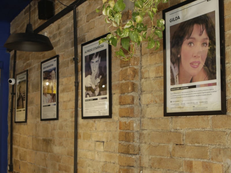 Refer&ecirc;ncias a artistas Rioplatenses constroem a identidade do Mila y Birra<br />Foto: FABIOLA CORREA/JC