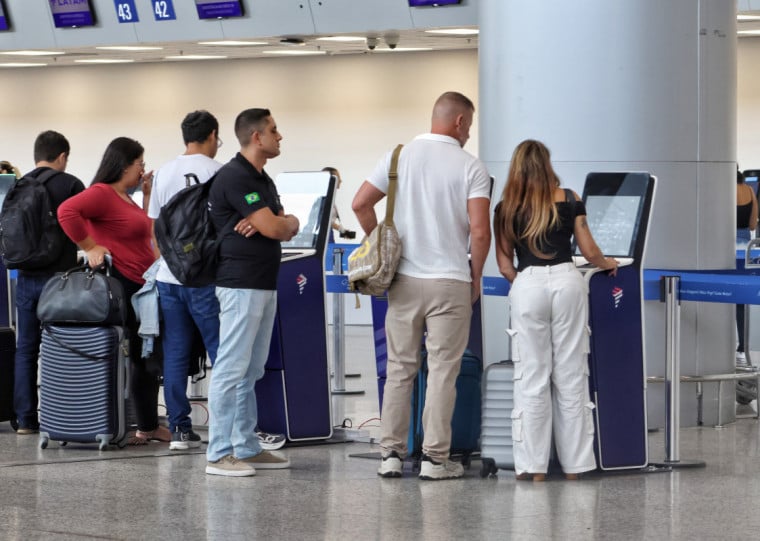 Aeroporto Salgado Filho -  movimentação de passageiros  - Porto Alegre - avião - vôo - 