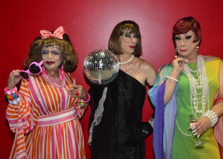 Espetáculo reúne humor, números musicais e homenagens a divas da música em temporada às sextas-feiras