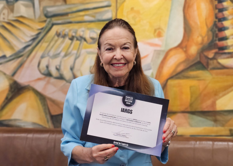 Presidente do Iargs, Dra. Sulamita Santos Cabral, recebeu o certificado