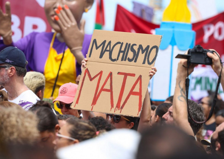 Dados do Ministério da Justiça e Segurança Pública mostram que o Brasil registra atualmente quatro feminicídios por dia