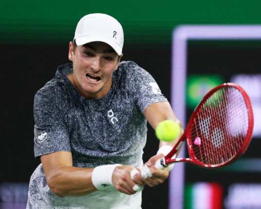 João Fonseca mostra alto nível contra Sinner, mas é eliminado em Indian Wells