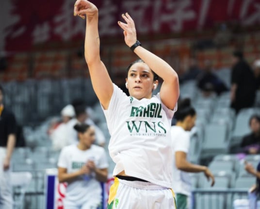 Brasil larga com dura derrota no Pré-Mundial de Basquete da China