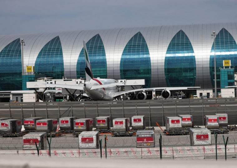 Dois drones iranianos atingiram área próxima do Aeroporto Internacional de Dubai