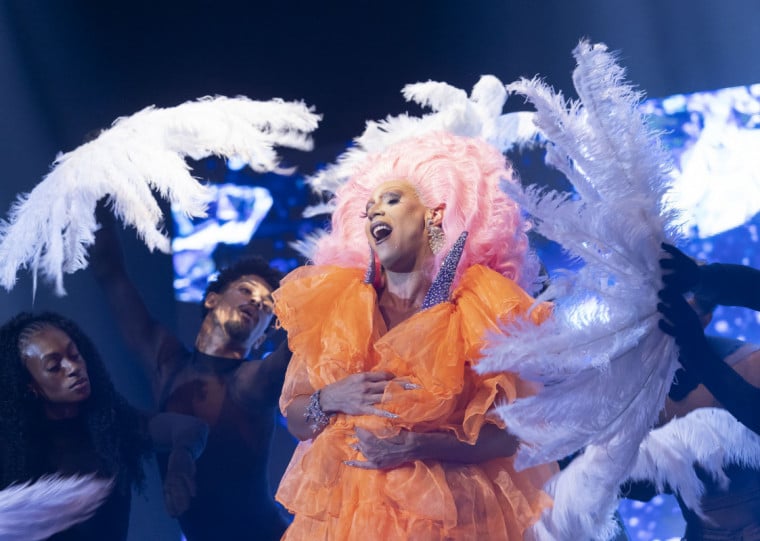 Atração reúne estrelas da segunda temporada do programa e celebra a cultura drag no Teatro do Bourbon Country nesta sexta-feira (13)