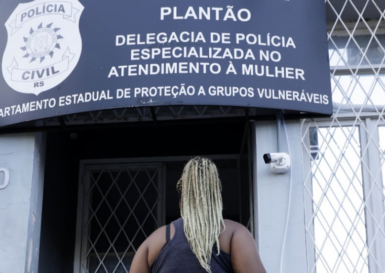 Violência contra mulheres - delegacia de atendimento à mulher - feminicídio -  