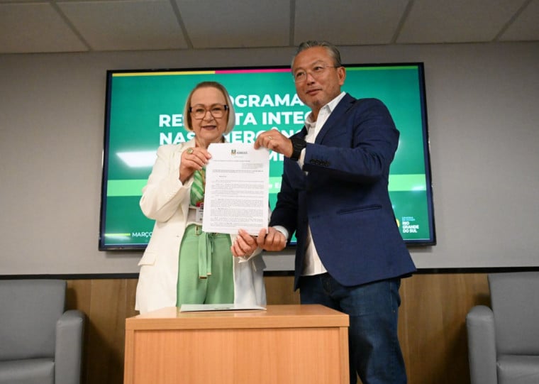 Arita Bergmann e Mario Ikeda assinaram instru&ccedil;&atilde;o normativa em Porto Alegre